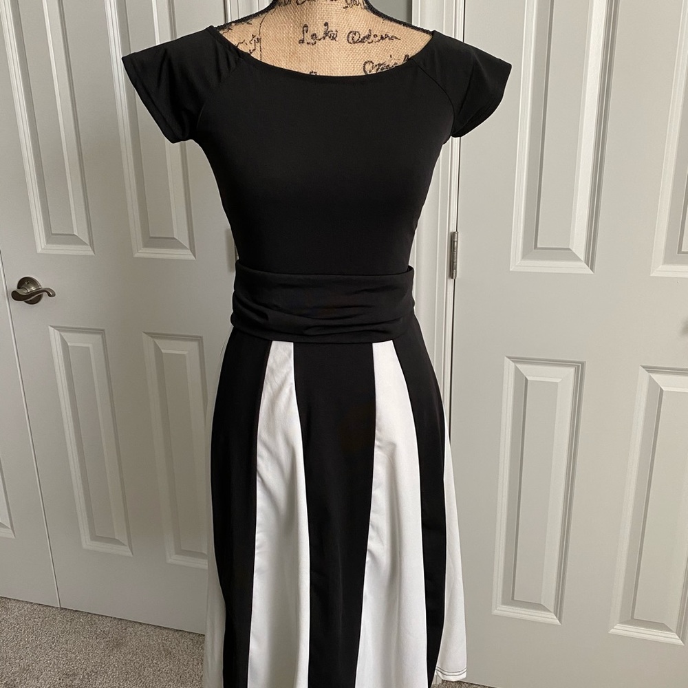 Black and White Keyhole Bow Dress